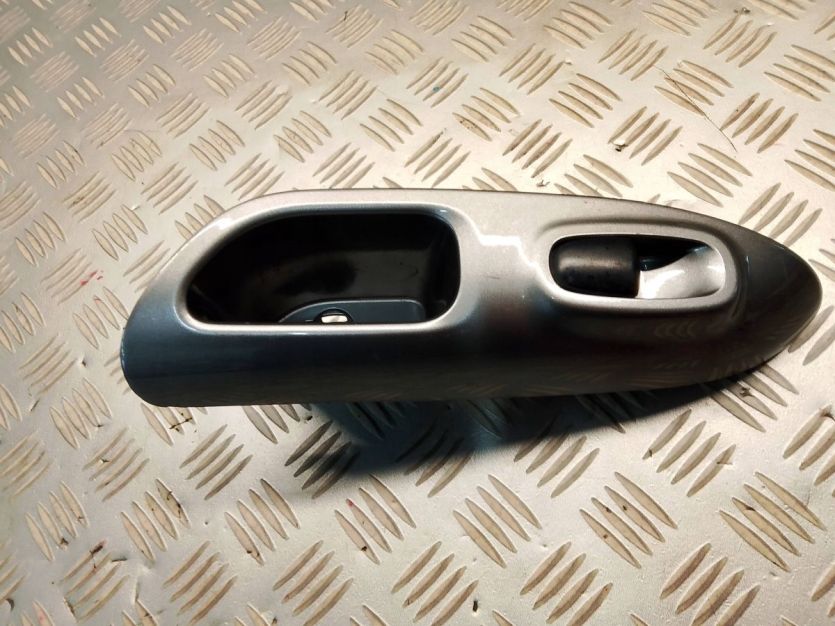 NISSAN JUKE I F15 PRZEŁĄCZNIK PANEL SZYB LEWY TYŁ 82961-1KA2A