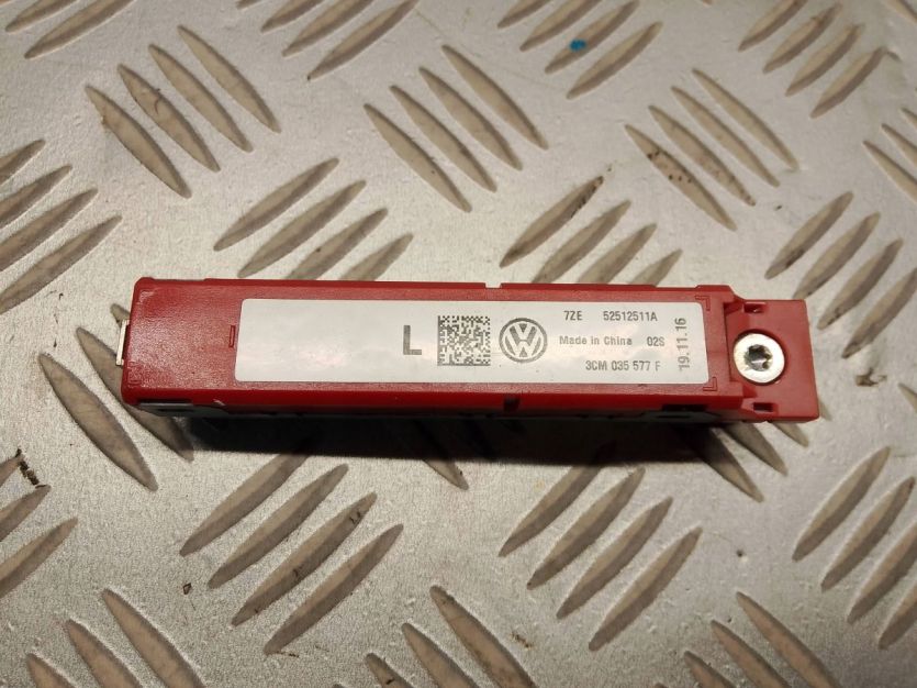 VW ATLAS CROSS 2022 3.6 WZMACNIACZ ANTENOWY LEWY 3CM035577F