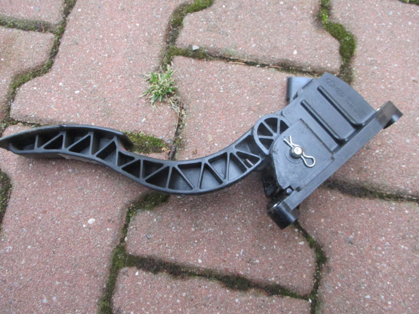 KIA PICANTO I LIFT 06 1.1 CRDI PEDAŁ 35190-4A500