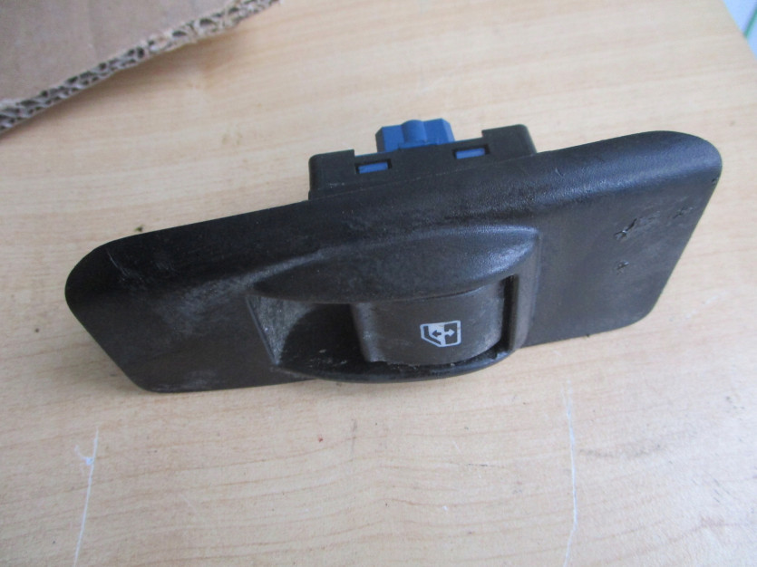 FIAT DOBLO II 15R. PRZEŁACZNIK SZYBY LEWY TYŁ