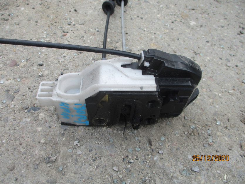 HYUNDAI I30 HB ZAMEK PRAWY TYŁ 4PIN 81420-2L000