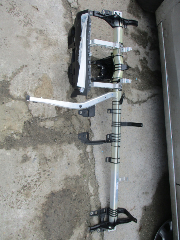 B-KLASA W246 B180 RURA STELAŻ POD DESKE