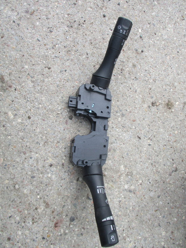 NISSAN JUKE PRZEŁĄCZNIK SWIATEŁ WYCIERACZEK