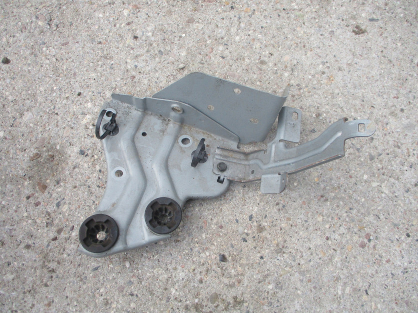 NISSAN JUKE 1.6 DIG-T PODSTAWA AKUMULATORA