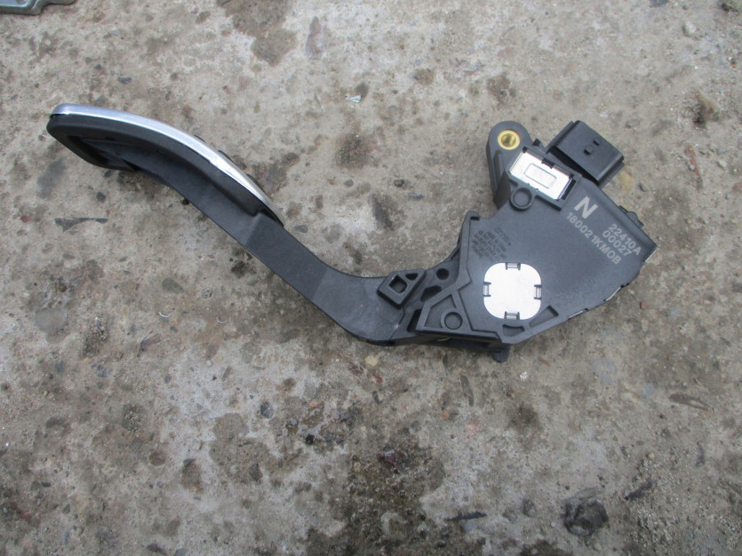 NISSAN JUKE 1.6 PEDAŁ GAZU 18002 1KMOB