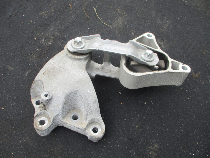 B-KLASA W246 B180 1.8 CDI PODUSZKA SILNIKA ŁAPA