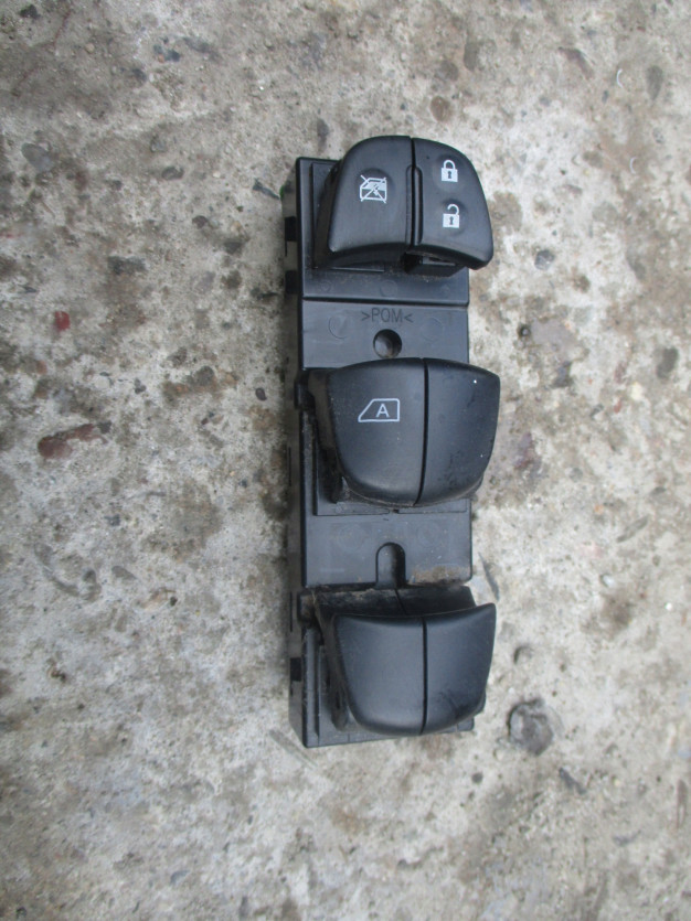 NISSAN JUKE PANEL PRZEŁĄCZNIK SZYB LEWY