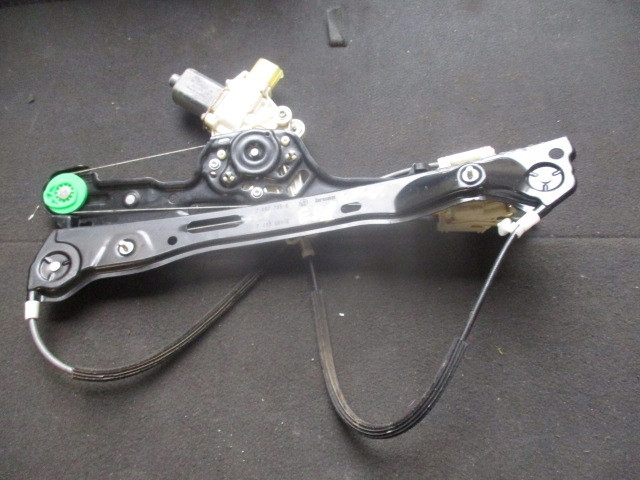 BMW 1 E87 1.6 MECHANIZM PRAWY PRZÓD