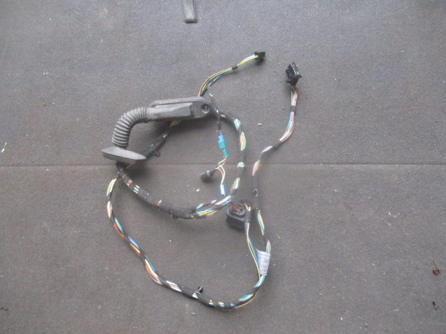 BMW 1 E87 WIAZKA DRZWI LEWY PRZÓD