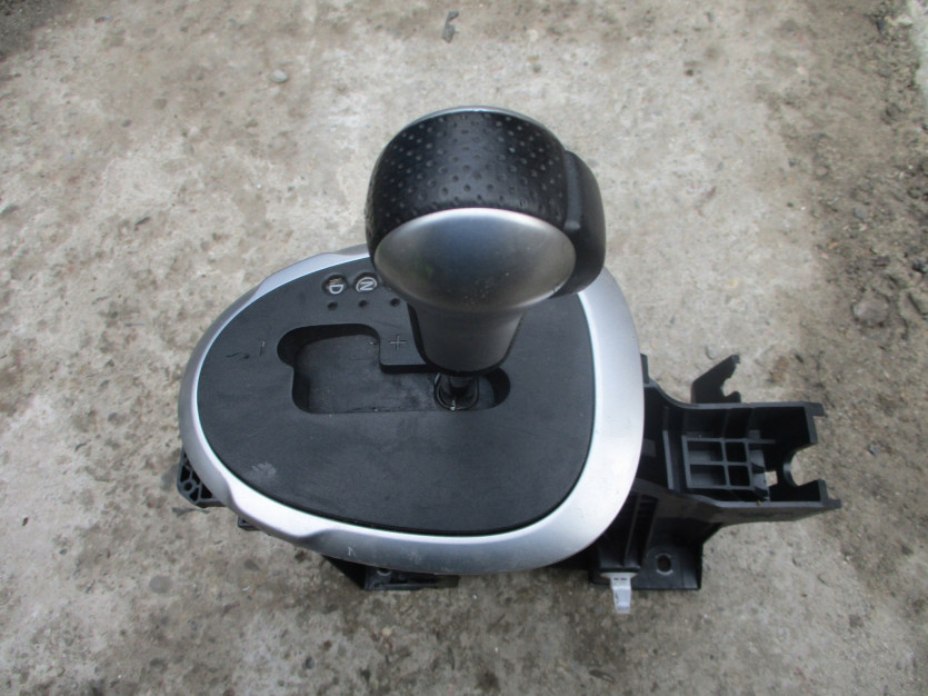 NISSAN JUKE 1.6 4X4 LEWAREK ZMIANY BIEGÓW