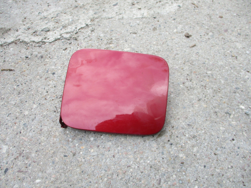 NISSAN JUKE KLAPKA WLEWU PALIWA NAH