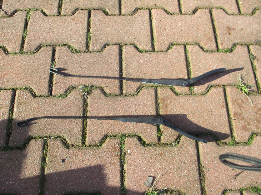 DUSTER 2011 R. 1.5 DCI RAMIONA WYCIERACZEK