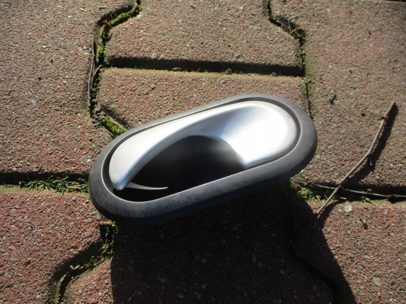 DACIA DUSTER 2011 R. KLAMKA LEWY PRZÓD