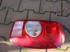 DACIA DUSTER 2011 R. LAMPA PRAWY TYŁ