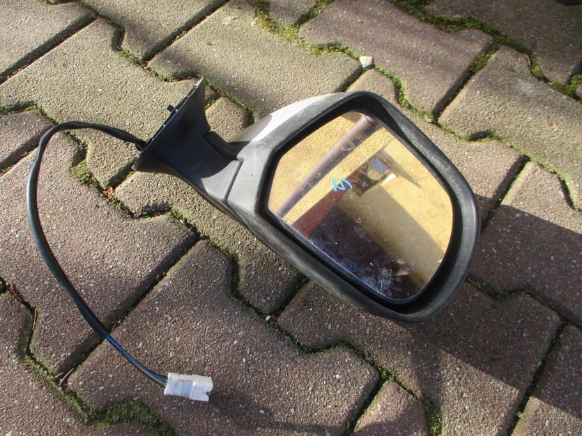 DACIA DUSTER 2011 R. LUSTERKO PRAWE 5PIN