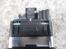 W246 B180 12R PANEL PRZEŁĄCZNIK SZYBY A2049058102