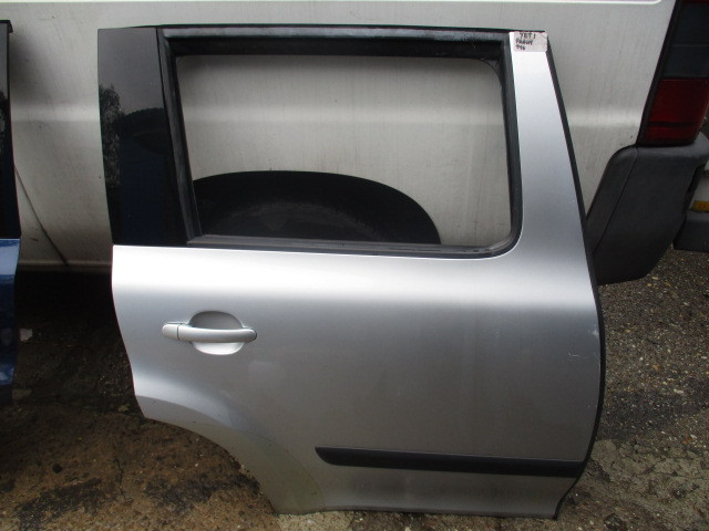 SKODA YETI DRZWI PRAWY TYŁ