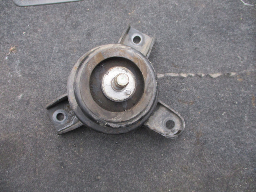 KIA VENGA 1.4 B PODUSZKA SILNIKA