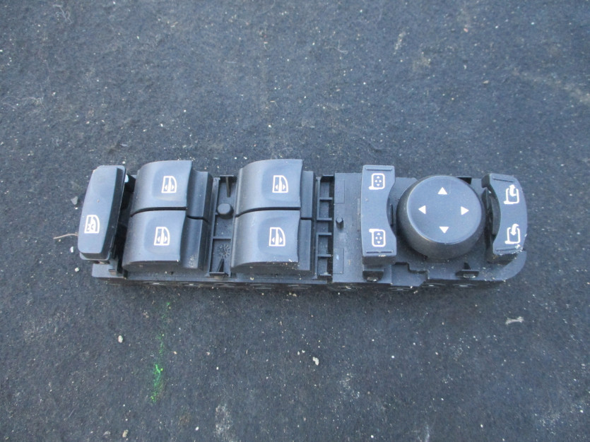 MEGANE III 1.4 TCE PRZEŁĄCZNIK SZYB LEWY PRZÓD