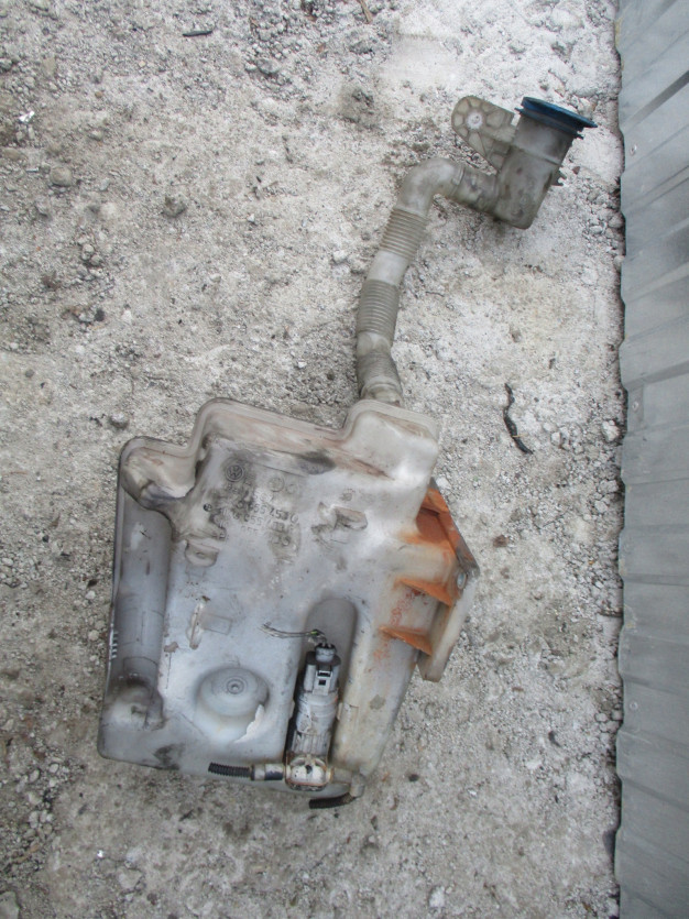 SKODA OCTAVIA II 1.9 TDI ZBIORNICZEK SPRYSKIWACZY