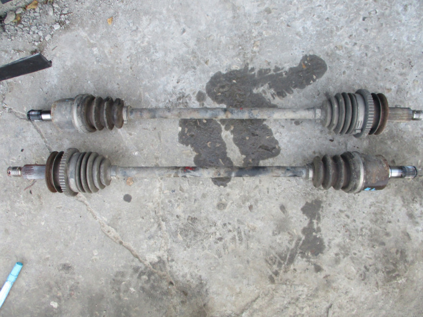 SANTA FE II LIFT 2.0 CRDI PÓŁOŚ PRAWY TYŁ