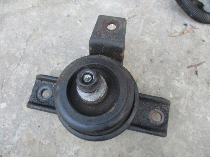 SANTA FE II LIFT 2.0 CRDI PODUSZKA SILNIKA