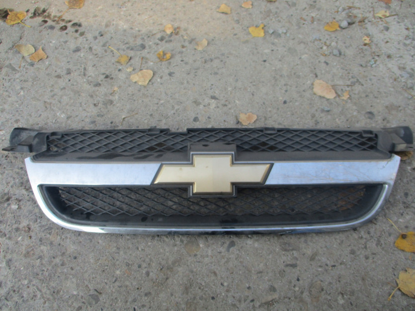 CHEVROLET AVEO SEDAN LIFT ATRAPA GRILL