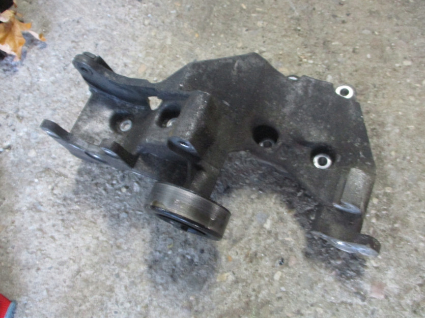 SANTA FE II 2.0 CRDI PODSTAWA ALTERNATORA POMPY