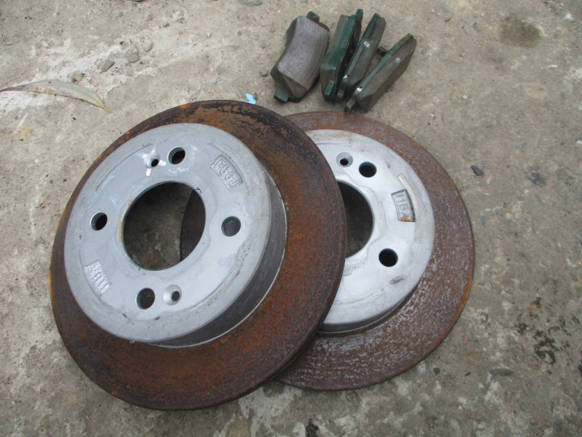 HYUNDAI I10 II 2017 R. 1.0 TARCZE KLOCKI TYŁ