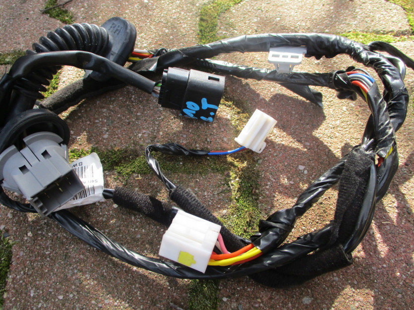 HYUNDAI I10 II 5D 2017 R. WIĄZKA DRZWI LEWY TYŁ