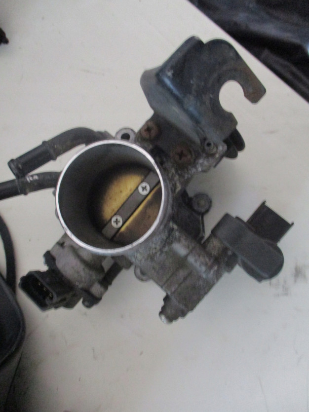 HYUNDAI I30 1.4 16V PRZEPUSTNICA