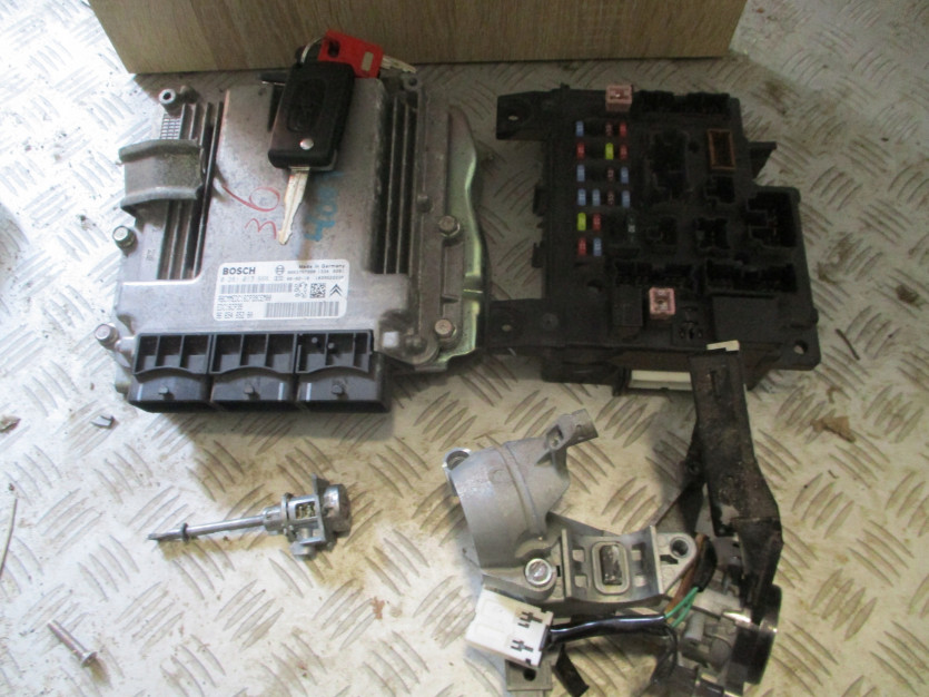 PEUGEOT 4007 2.2 HDI komputer 0281013666