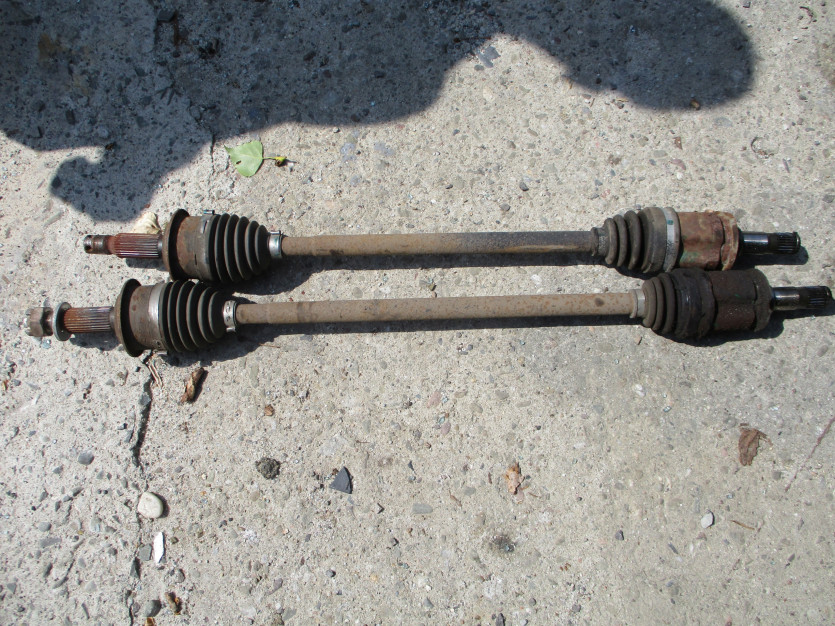 PEUGEOT 4007 2.2 HDI PÓŁOŚ LEWY TYŁ