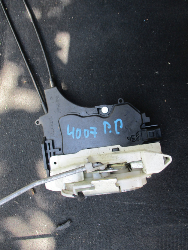 PEUGEOT 4007 ZAMEK PRAWY PRZÓD