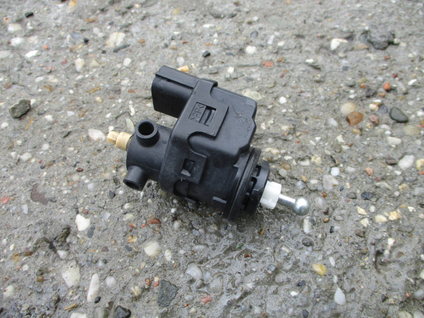 SWIFT MK6 07 R. SILNICZEK REGULACJI LAMPY LEWY