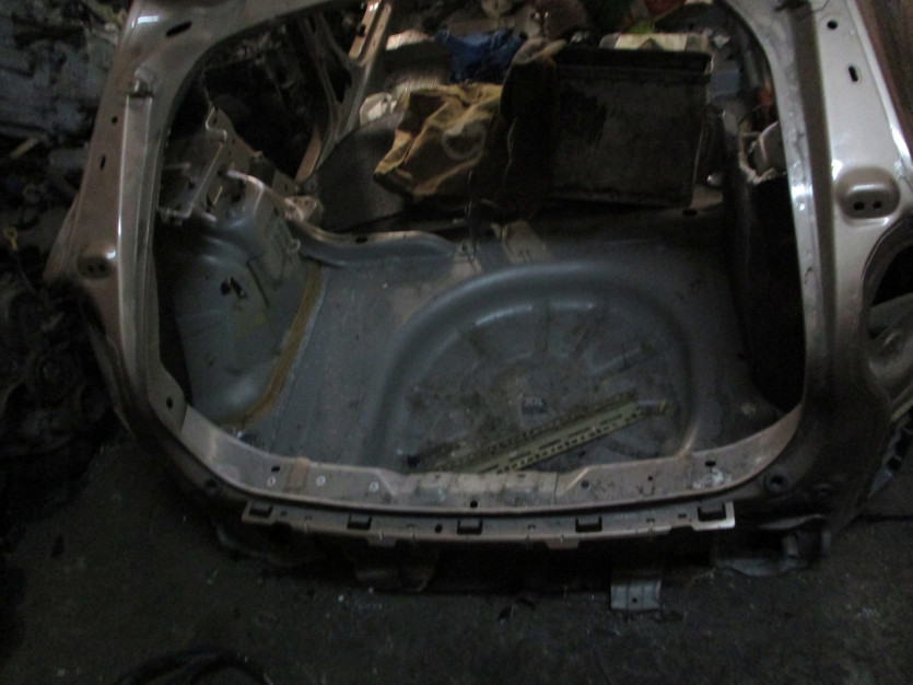 VOLVO V40 15 R. PAS TYŁ TYLNI TYŁ 708-46