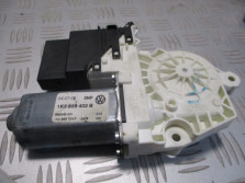 vw JETTA SILNICZEK SZYBY PRAWY TYŁ 1K5839402B