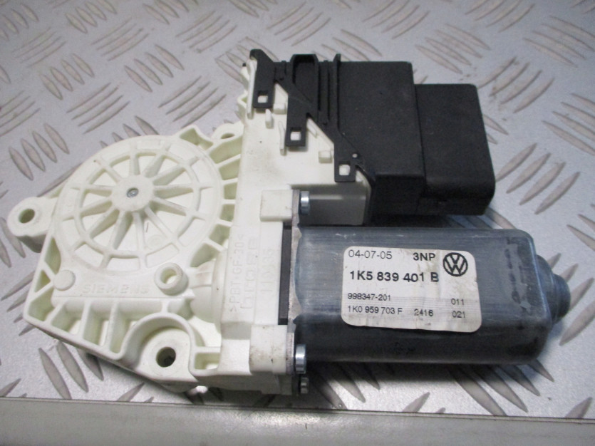vw JETTA SILNICZEK SZYBY LEWY TYŁ 1K5839401B