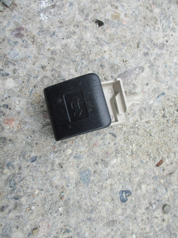 SUBARU TREZIA TOYOTA VERSO S RĄCZKA MASKI