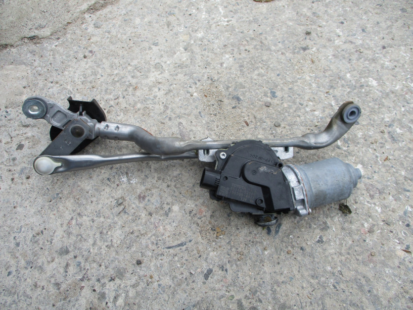 SUBARU TREZIA TOYOTA VERSO S MECHANIZM WYCIERACZEK