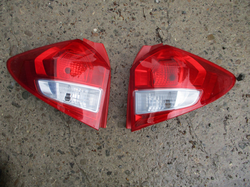 SUBARU TREZIA LAMPA LEWY TYŁ