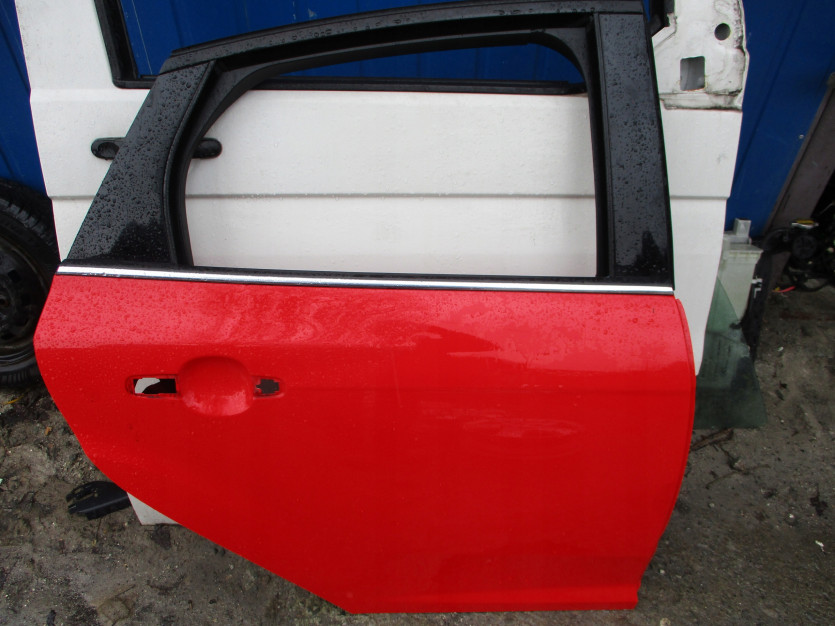 FORD FOCUS MK3 SEDAN DRZWI PRAWY TYL 2014 R.