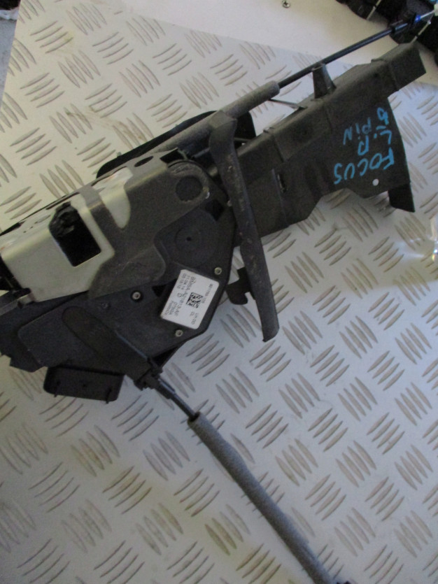 FOCUS MK3 SEDAN 14 R. ZAMEK LEWY PRZÓD 5PIN