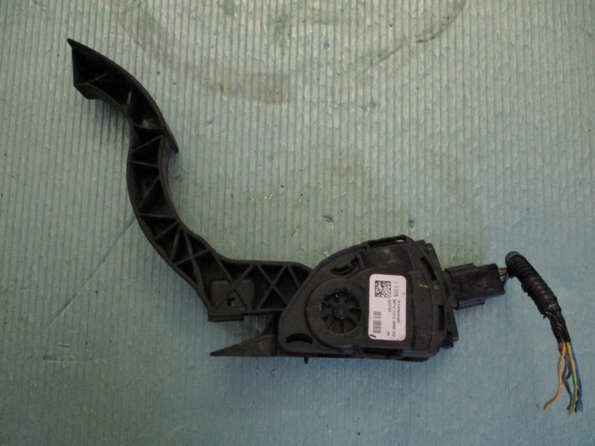 VOLVO V40 D2 2.0 D15 R. PEDAŁ GAZU 31280595