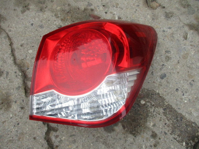 CHEVROLET CRUZE SEDAN LAMPA PRAWY TYŁ