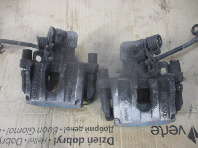 VOLVO V40 D2 15 R. ZACISK HAMULCOWY PRAWY TYŁ