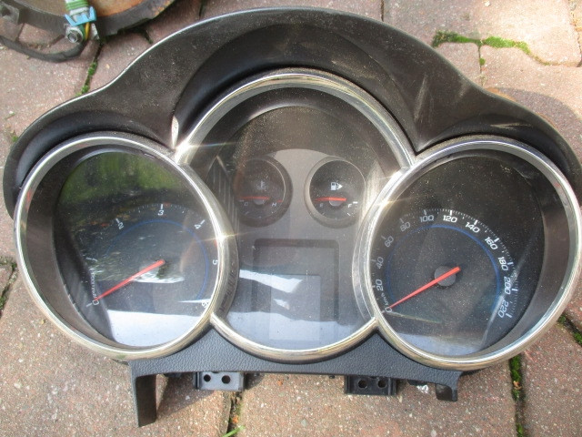 CHEVROLET CRUZE 2.0 VCDI LICZNIK 95990338 10L16-3