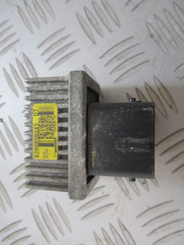 SCENIC III 2.0 DCI PRZEKAZNIK 8200859243