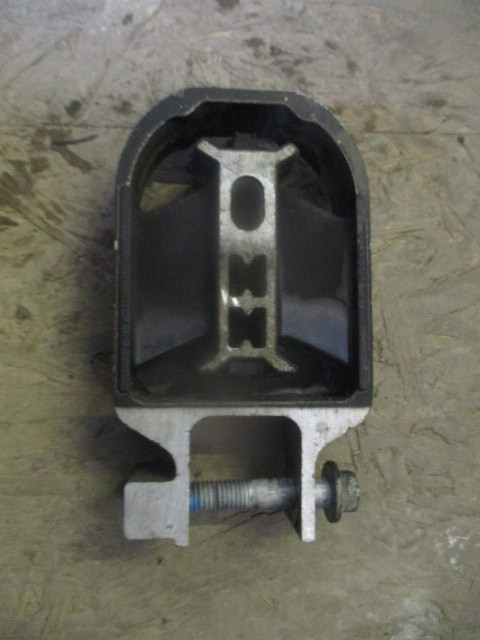 VOLVO V40 D2 15 R. 2.0 PODUSZKA SKRZYNIA