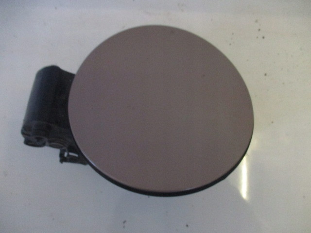 VOLVO V40 D2 15 R. KLAPKA WLEWU PALIWA 708-46